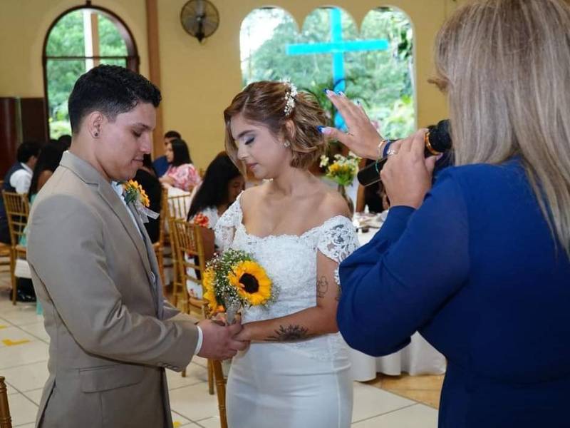 Los esposos Sandoval Paz se casaron en 2017 y fruto de ese amor nació Mía Elizabeth.