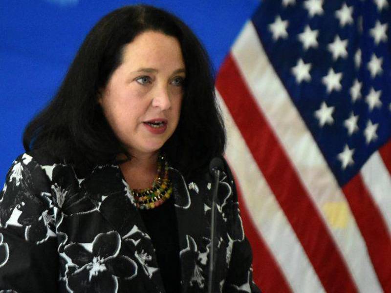 La encargada de negocios de EEUU en El Salvador, Jean Manes.