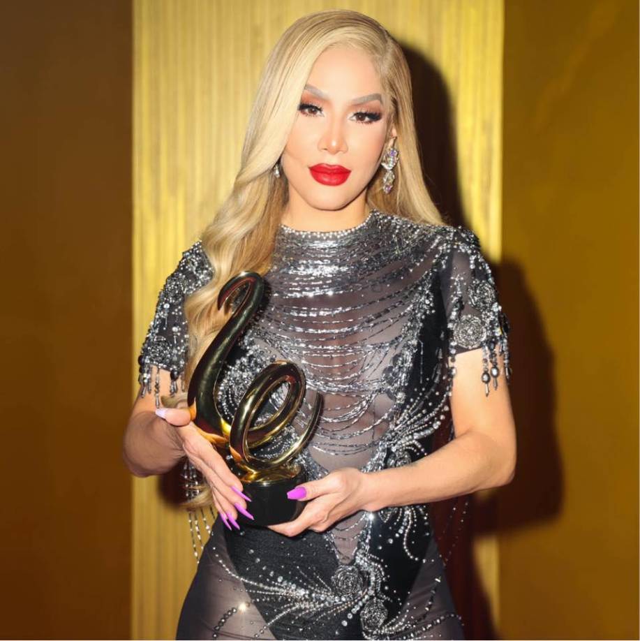 Ha tenido 20 entradas en Latin Rhythm Airplay, la tercera mayor cantidad entre los artistas latinos, 400 millones de streams oficiales on-demand en Estados Unidos, según Luminate; 560.000 álbumes vendidos en Estados Unidos y 584.000 descargas de canciones.