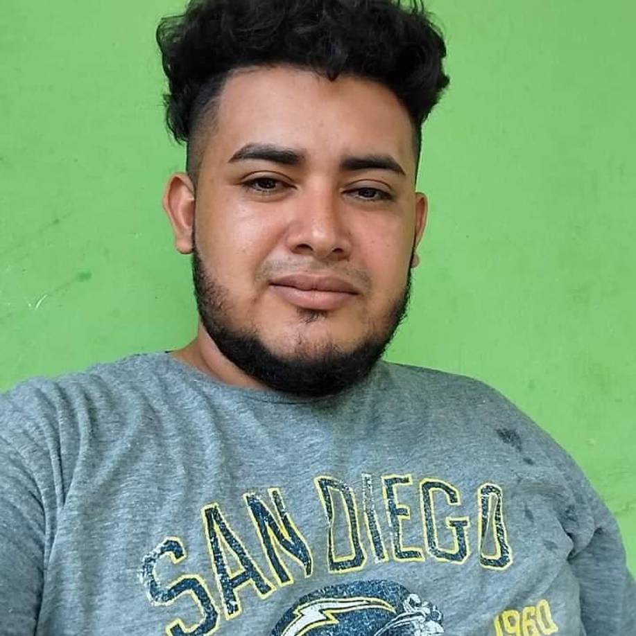 La noche del lunes murió Pablo Salvador Henríquez (de 26 años), el ahora occiso se conducía en su motocicleta por la carretera CA-13, a la altura de la báscula en Sabá, cuando fue interceptado por desconocidos quienes le dispararon muriendo al instante. 