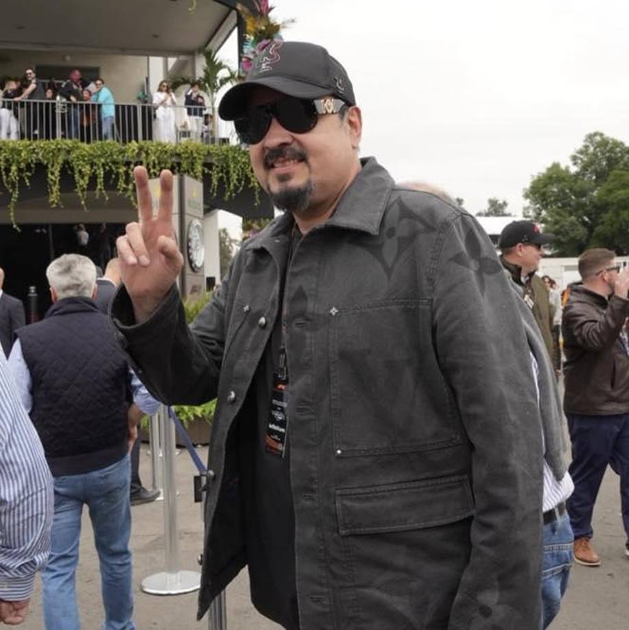 Fue el programa “Chisme no Like” quien difundió un audio en el que <b>Vicente Fernández Jr. declaró que Pepe Aguilar no compró el rancho “Los 3 Potrillos” en sí</b>, sino a algunos integrantes del equipo de charrería que ahora competirán para “El Soyate”, el rancho de los Aguilar ubicado en Zacatecas.