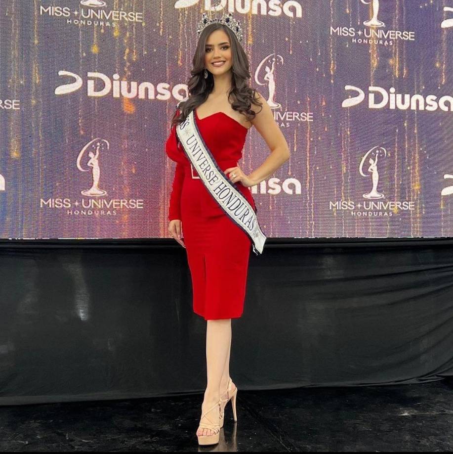 Su cuerpo estilizado y finos rasgos la llevaron a convertirse en la mujer más bella de Honduras, Brindándole un pase para participar en el certamen de belleza más importante que es el Miss Universo 2023, y tener la oportunidad de poder coronarse con la próxima reina.
