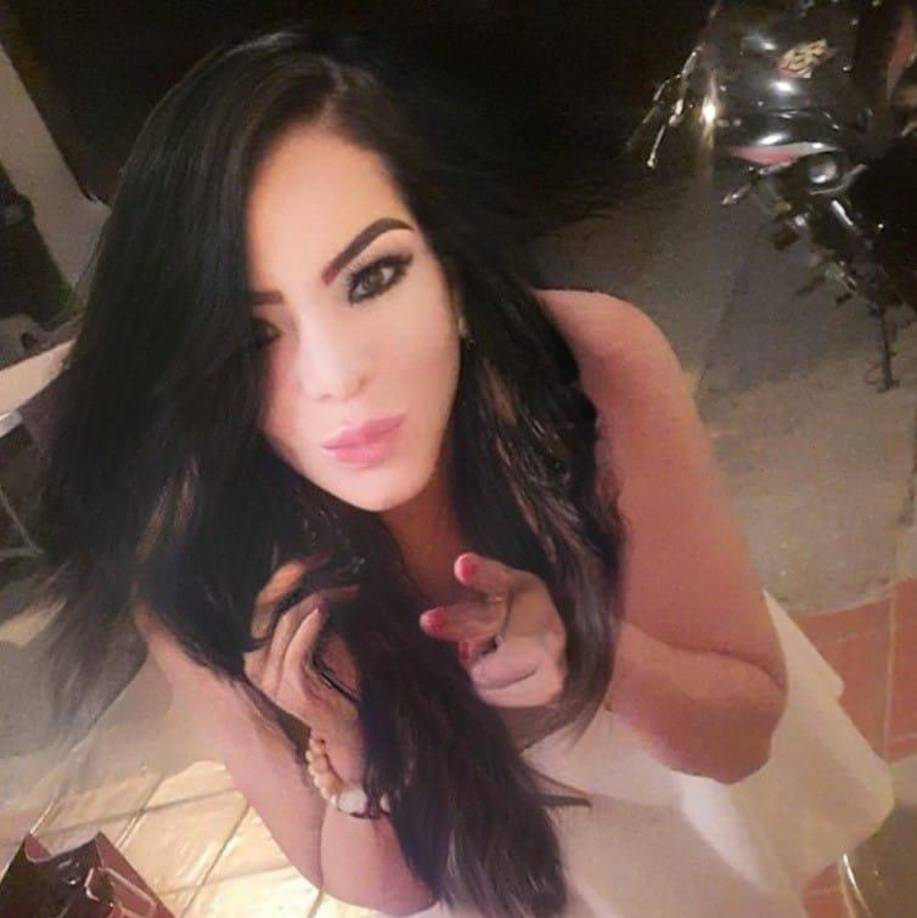 En un video captado por cámaras instaladas en esa residencial se mira cuando la conductora del pick-up color negro atropelló a la educadora.