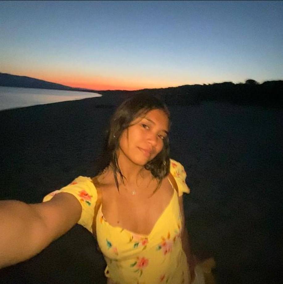 ¿Había participado en alg´pun certamen de belleza? “Me acuerdo que cuando tenía 8 años participé en un reinado de india bonita en mi escuela, yo tenía más o menos 8 años”.