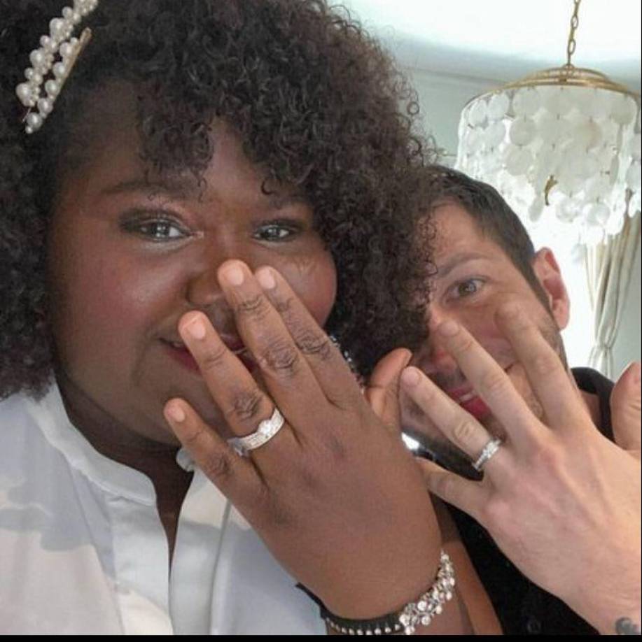 Como se recuerda, la pareja se comprometió en el 2020 después de conocerse en una aplicación de cita.