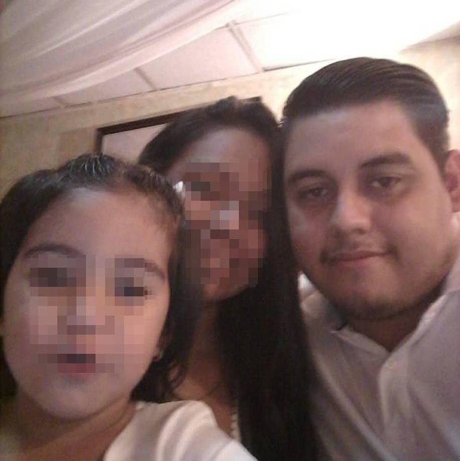 Maynor Edgard, quien se graduó en una universidad cristiana de San Pedro Sula como ingeniero industrial, sacó una escalera para realizar su trabajo, pero el guardia le dijo que no lo podía hacer.