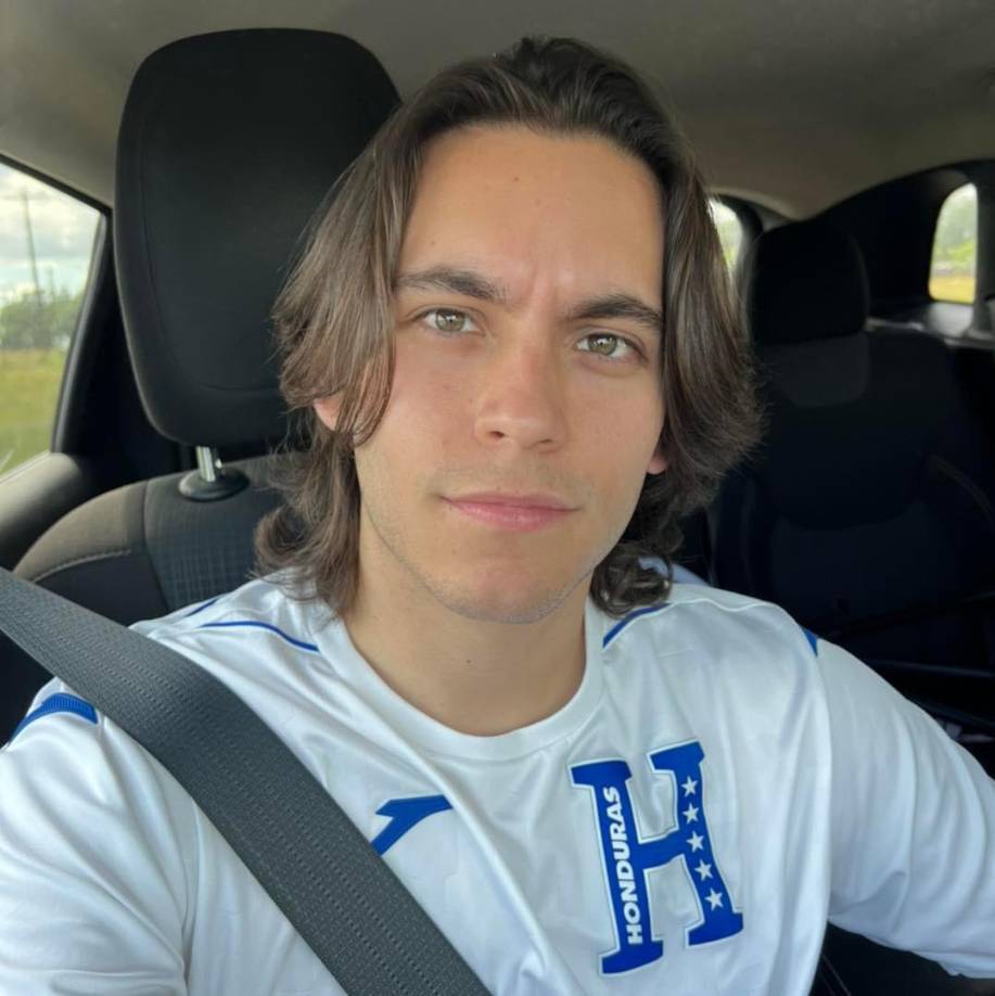 ”Gracias Carlos, Dios te bendiga enormemente”, “Muchas bendiciones, Dios te multiplique todos tus proyectos, sin duda alguna ya eres un catracho más”, son los comentarios dejados en las redes de Espina. 