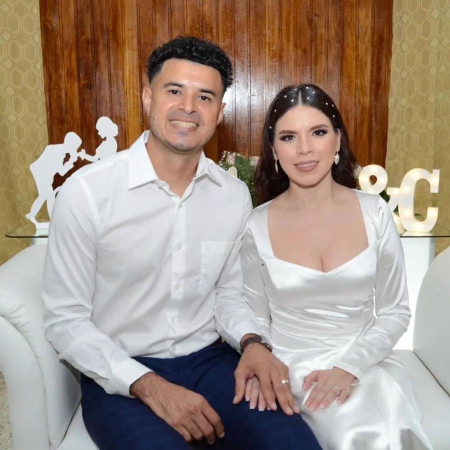 La boda fue este pasado fin de semana que la pareja se casó por lo civil y lo hicieron en compañía de sus seres queridos.