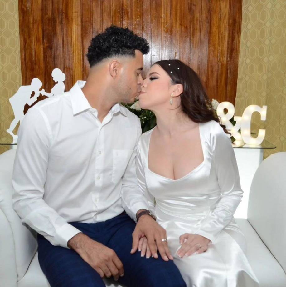 Qué vivan los novios. El tierno beso de los recién casados, Celio Valladares y Melissa.