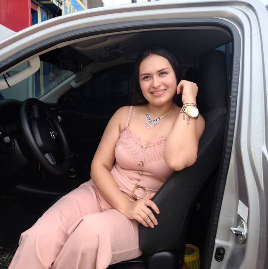 A la joven se la abrirá un expediente por los delitos de tráfico ilegal de drogas, tenencia ilegal de arma de fuego y munición de uso prohibido.