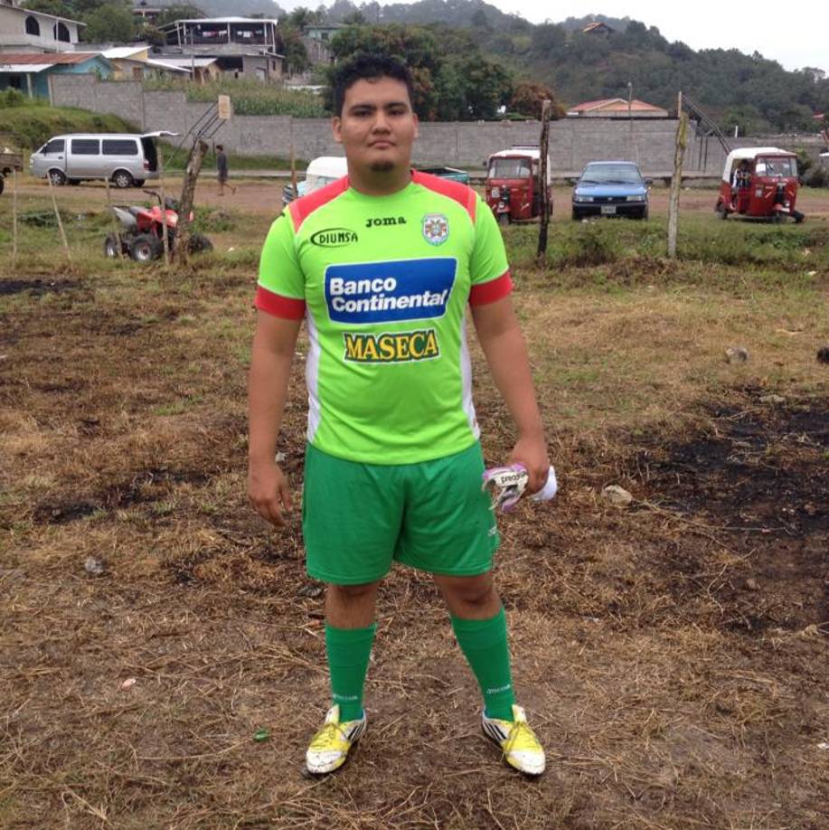 Dennis también había sido un joven devoto, aunque en los últimos meses se había alejado un poco de la iglesia.