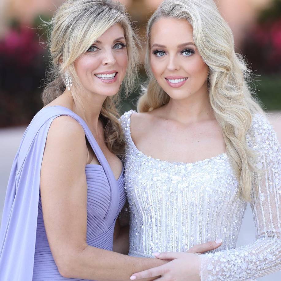 Tiffany, graduada en Derecho por la Universidad de Georgetown en 2020, ha mantenido un perfil bajo en comparación con sus tres hermanos mayores, hijos de Trump y su primera esposa, la recientemente fallecida Ivana. La joven, que se casó con el heredero libanés, Michael Boulos, con quien espera su primer hijo.