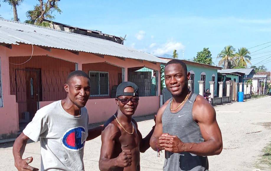 “Aquí Maynor es bastante famoso, pero fama en Nueva Armenia no hay, aquí a todos nos ven por igual. Vienes y todos son amigos de todos”.