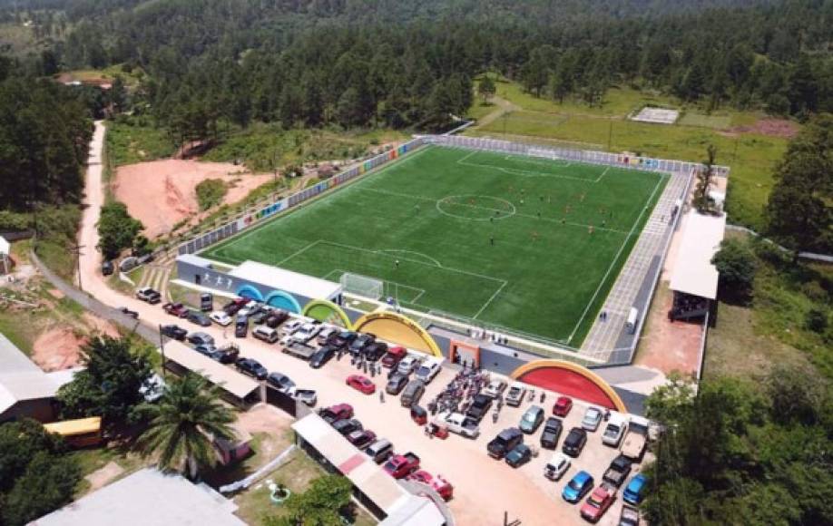 La Liga de Ascenso entra en su etapa final, te presentamos a los clubes que pelean por estar en la primera división de Honduras y las canchas que utilizan como local. En la imagen la cancha del club Olancho FC, uno de los que pelean por estar en la Liga Nacional.