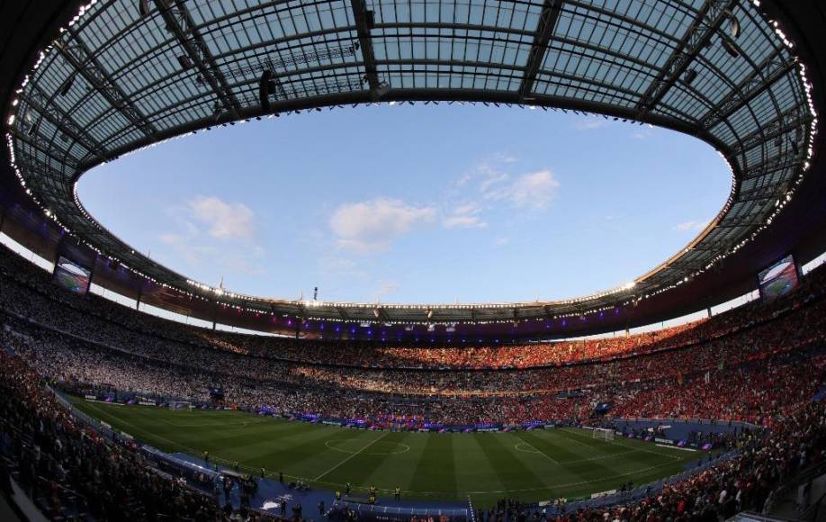 El inicio de la final de la Liga de Campeones entre Real Madrid y Liverpool tuvo lugar 36 minutos después de la hora inicialmente prevista debido a los problemas registrados este sábado en el acceso de hinchas al Stade de France, en la periferia norte de París.