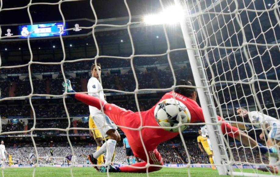 Mario Mandžukić en el minuto 37 de la primera parte anotó el 2-0 a favor del Real Madrid. El croata se destapó con un doblete.