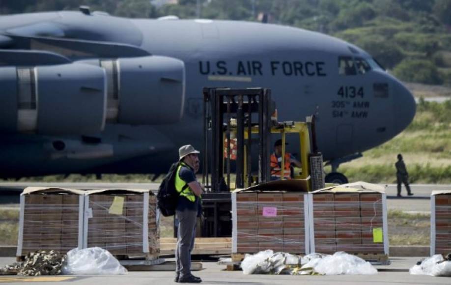 En tanto, Nicolás Maduro ordenó alistar un especial despliegue en la frontera con Colombia ante lo que ha denunciado como 'planes de guerra' de los gobiernos de Donald Trump e Iván Duque.