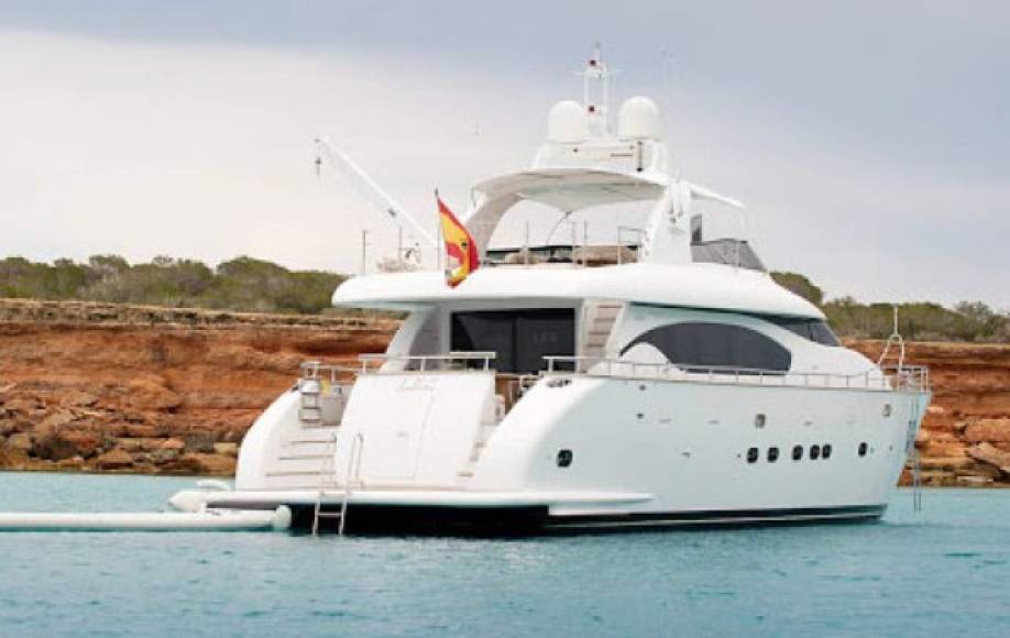 El lujoso yate Maiora 24S Lex fue el escogido por Messi para disfrutar en Ibiza al lado de sus seres queridos.