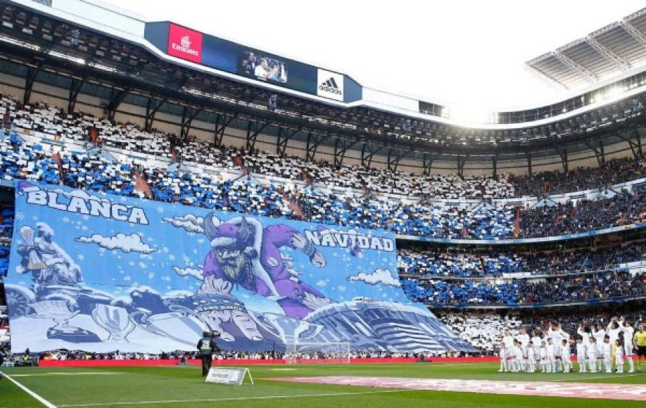 El enorme mosaico de los aficionados del Real Madrid.