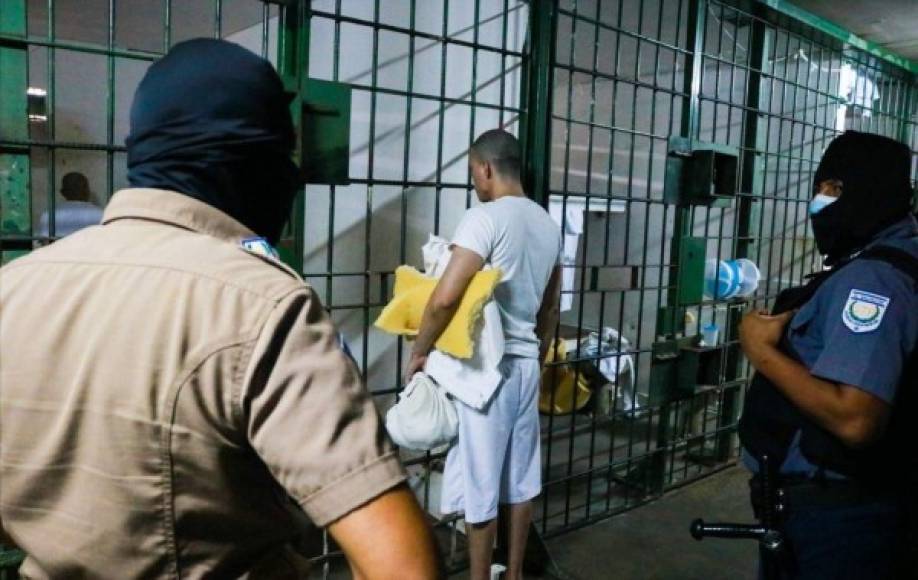 Bukele ordena mezclar en celdas a pandilleros rivales por alza de homicidios en El Salvador