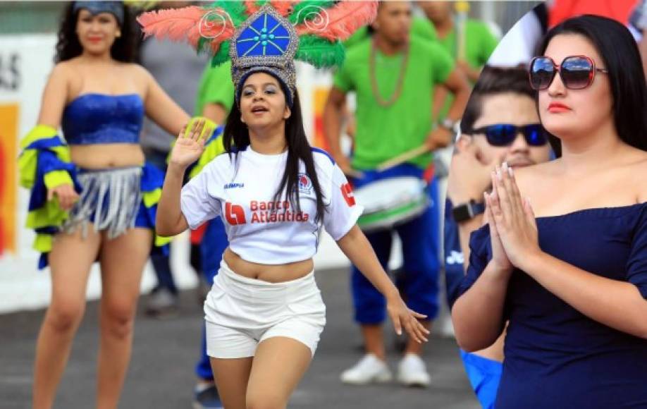 En imágenes el ambiente que se vivió en el primer partido de la final Olimpia-Motagua en el estadio Nacional, donde muchas chicas pusieron el lado bonito.