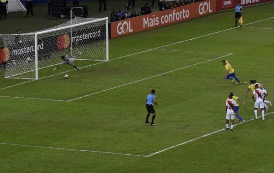 El delantero Richarlison liquidó a los peruanos al minuto 90 al marcar por la vía penal.