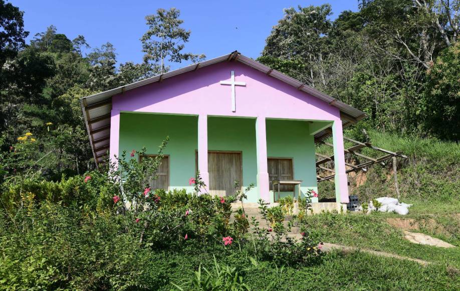 La iglesia católica es un símbolo presente de la tranquilidad que impera en el sector, el cual fue sacudido por un hecho nunca antes visto, ocurrido en enero pasado. 