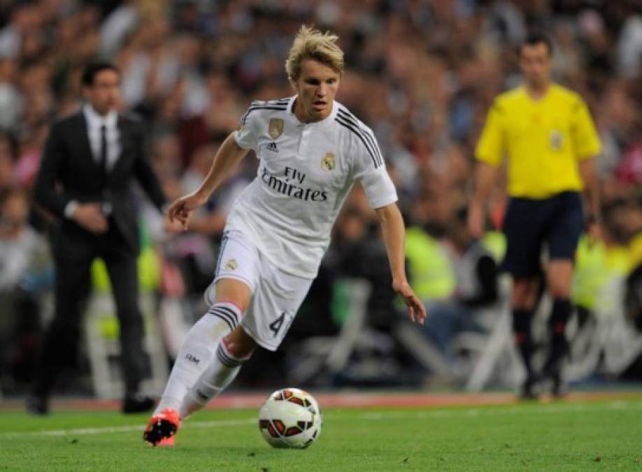 Martin Odegaard: La ficha del centrocampista noruego le pertenece al Real Madrid y jugó a préstamo en el Vitesse Arnhem. En el club blanco no quieren al mediocampista y buscan venderlo.