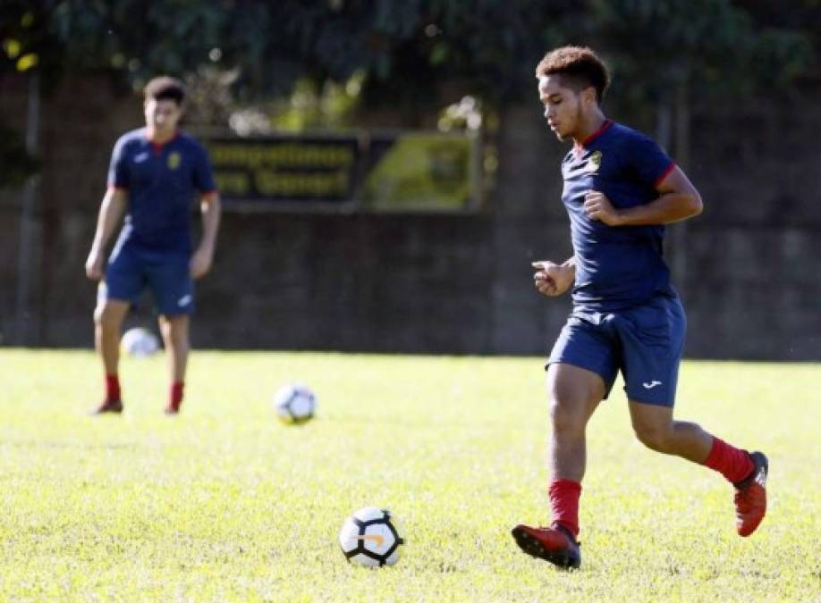 El joven defensa Mariano Álvarez está cerca de salir a préstamo del Real España y su destino puede ser la Real Sociedad de Tocoa. El técnico de la Máquina, Ramiro Martínez, ya anunció que buscarán que los jóvenes jugadores salgan 'a engrosar las filas de otro equipo y así reincorporarlos en un futuro viendo su evolución'.