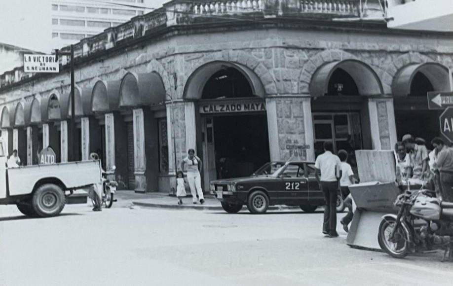 Calzado Maya se encontraba en la tercera calle, era una de las zapaterías más reconocidas de la ciudad.