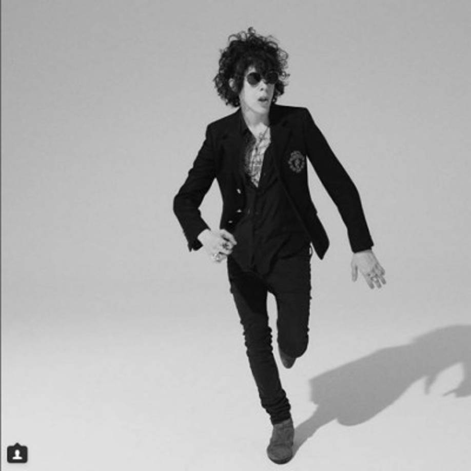 Laura viene de una familia en la que todos o son abogados o doctores. Por lo cual pensó que esa también sería su vida en algún momento; sin embargo, el arte, y en este caso la la música, se convirtió en la potencia sobre la cual existe su vida.