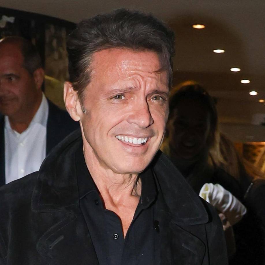 Como era de esperarse, en redes sociales se armó un revuelo por ver al cantante más delgado que antes, por lo que ha dividido opiniones entre los internautas ya que algunos aplauden el aspecto físico actual de Luis Miguel, mientras que otros aseguran que luce muy delgado.