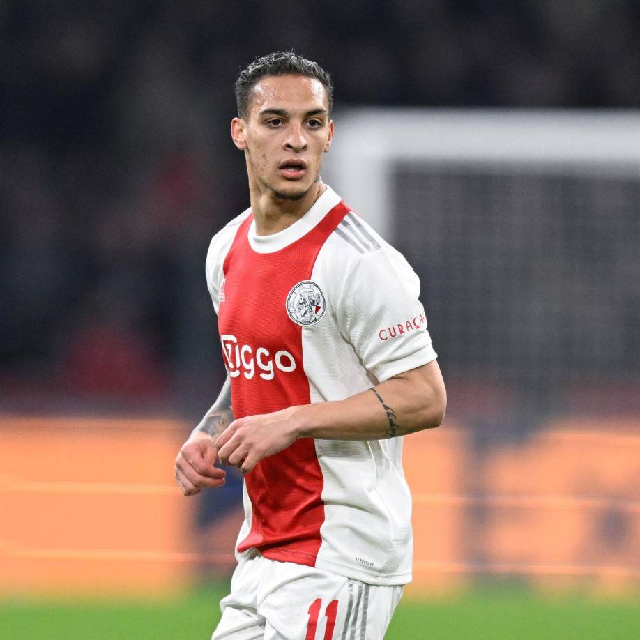 Los agentes del delantero brasileño Antony están en Manchester para negociar un posible traspaso al United, informó Goal en su versión de Brasil. El técnico holandés Erik Ten Hag espera fortalecer al equipo con el crack, de 22 años, y pronto iniciaría conversaciones con el entorno del futbolista. El Ajax le habría puesto un precio de 60 millones de euros.