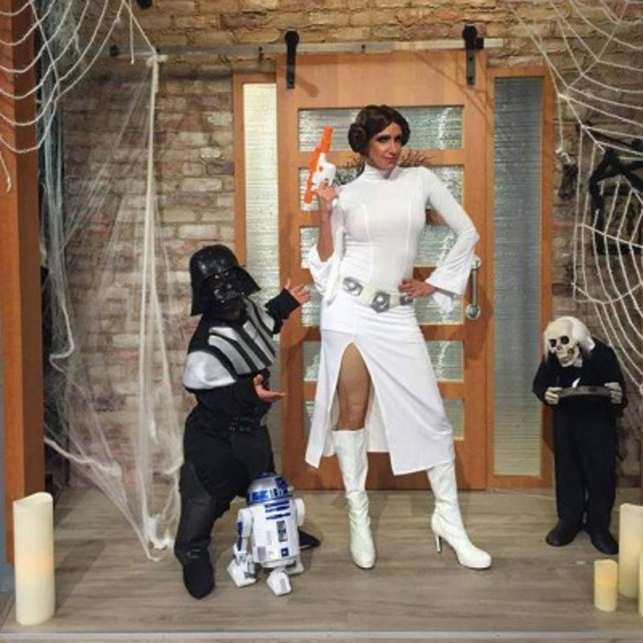 Lili Estefan como la princesa Leia Organa.<br/><br/>