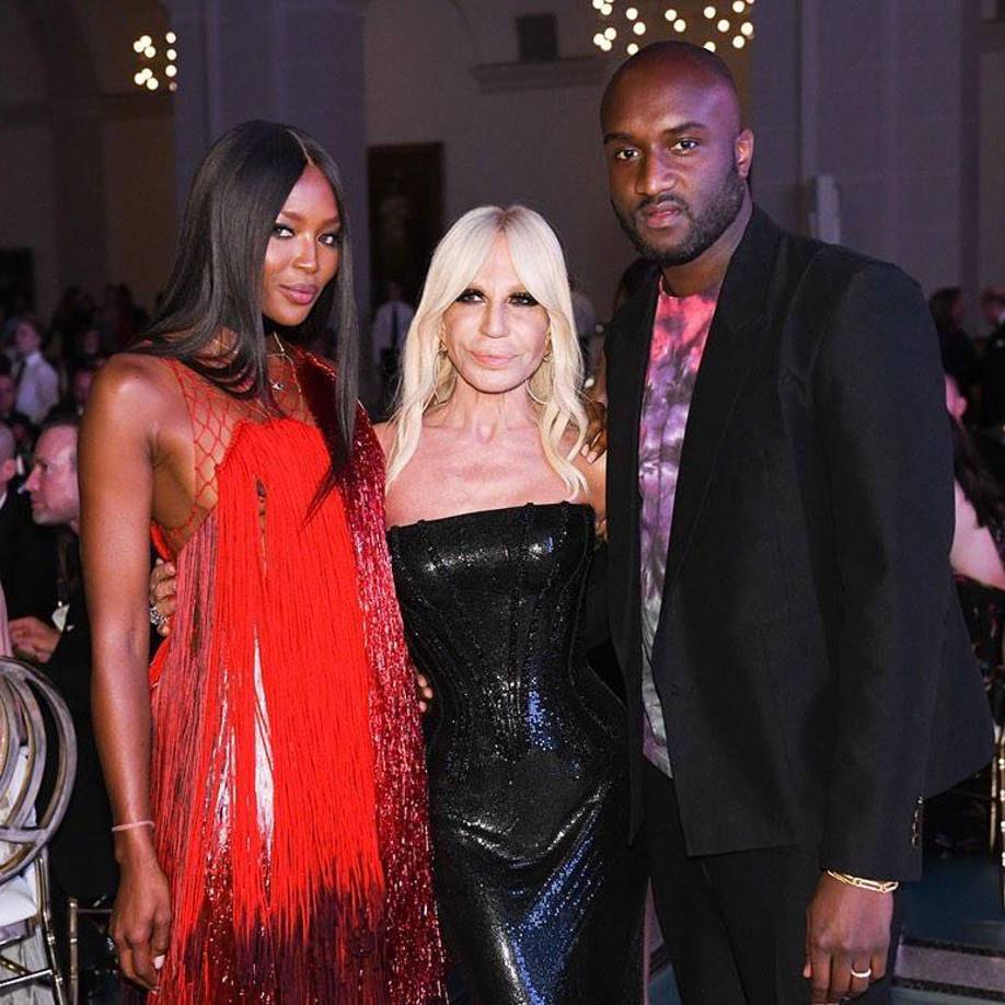 “Virgil, no tengo palabras. El mundo ha perdido a una superestrella de la moda. Un innovador. Creador de libros de historia. Estoy pensando en todos sus seres queridos en este trágico día. Con amor”, Donatella Versace