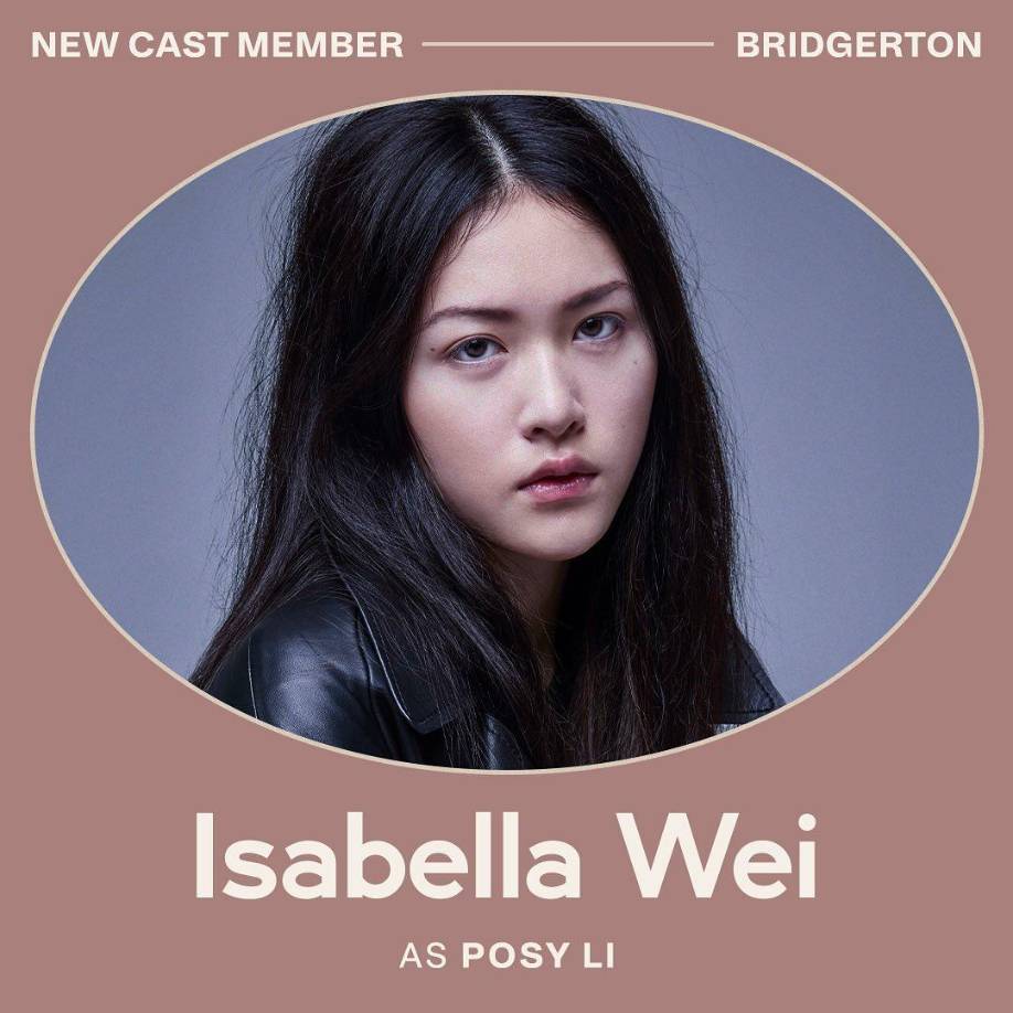 Posy Li, interpretada por Isabella Wei. La hermana menor y más amable de Rosamund también debuta este año. Pero Araminta rara vez pone el foco en su segunda hija. El comportamiento hablador y excesivamente amigable de Posy a menudo la hace meter la pata.