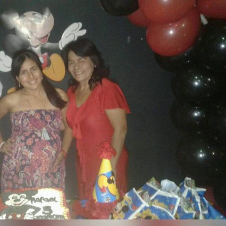 Andrea Santamaria De Gonzalez: Gracias Mami por ser mi apoyo incondicional en todo momento. Gracias por todo el amor que me ha dado a mi y mis hermanos. La admiro por ser una madre abnegada y entregada a sus hijos gracias por darle mucho amor a sus nietos y cuidar de ellos cuando nosotras no podemos. Gracias por ser Una Madre Maravillosa. La Amamos.