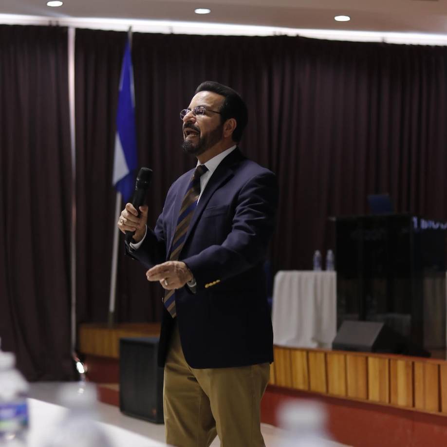 El pastor guatemalteco <b>German Ponce</b>, residente en <b>Honduras</b>, contrajo matrimonio por segunda vez el <b>13 de abril de 2021</b> con <b>Elena López de Ponce</b> en una ceremonia privada.