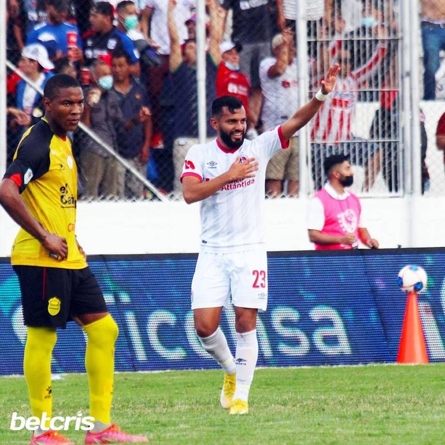 Jorge Álvarez le dedicó el gol a los suyos.