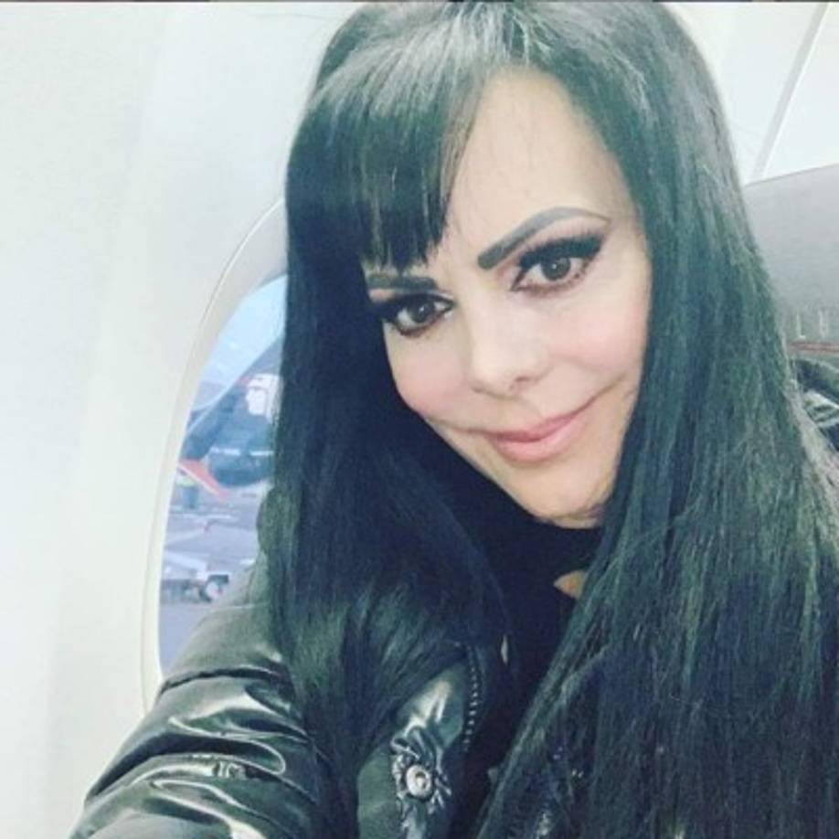 Guardia quien es una de las mujeres más seguidas en redes sociales aprovechó para sorprender a sus seguidores.