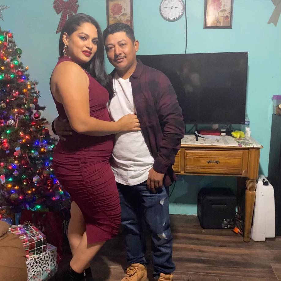 Sonia le dijo a su esposo que no saliera. “Le dije a mi esposa ‘entra. Este hombre ha cargado su arma’”, dijo García. “Mi esposa me dijo que fuera adentro porque ‘no me disparará a mí, soy una mujer’”.