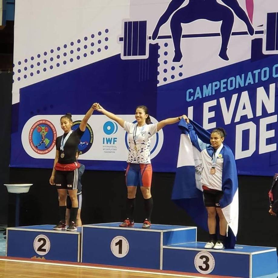 Sofía Alemán sobresale en competencias internacionales como en esta imagen donde se llevó el primer lugar en El Salvador.