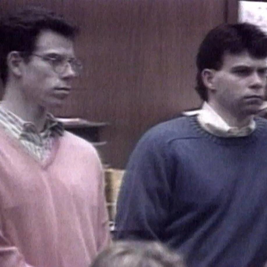 “Todo el mundo pregunta por qué matamos a nuestros padres”, se escucha decir a Lyle en el tráiler que la plataforma de streaming ha publicado este lunes en sus redes sociales. “Lo que pasó esa noche es muy conocido, pero hay mucho que no se ha contado”, agrega Erik en una entrevista por audio hecha desde prisión.