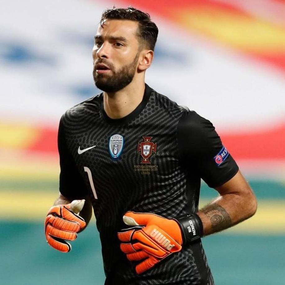 Rui Patricio quedó libre después de terminar su contrato con la Roma y se está finalizando su incorporación a la Atalanta, según ha informado David Ornstein, periodista de The Athletic.