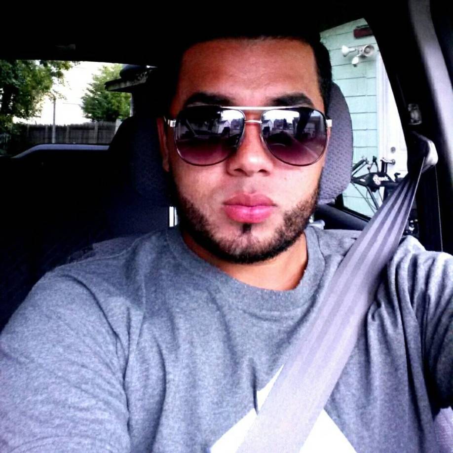 Carlos Alexis Santos Guifarro enfrenta múltiples cargos: cuatro cargos de intento de asesinato en primer grado y tres cargos de agresión por estrangulamiento.