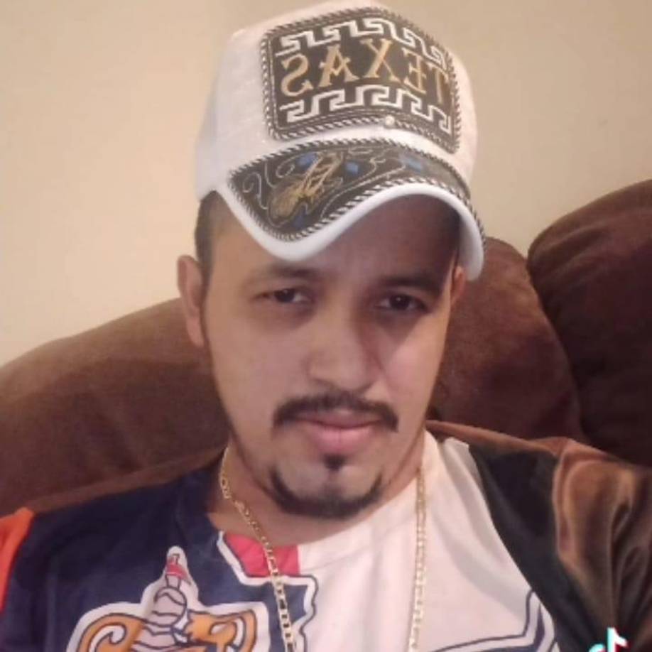 CMPD no compartió ninguna información sobre un sospechoso y dijo que continúan investigando el homicidio.