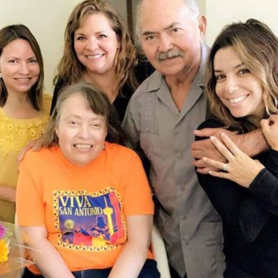 '¡feliz día del padre para todos los grandes papás! ¡Pero, por supuesto, principalmente para mi padre, que ha sido el mejor padre que cualquiera puede pedir! ¡Te amo papá! ❤' escribió la actriz Eva Longoria.