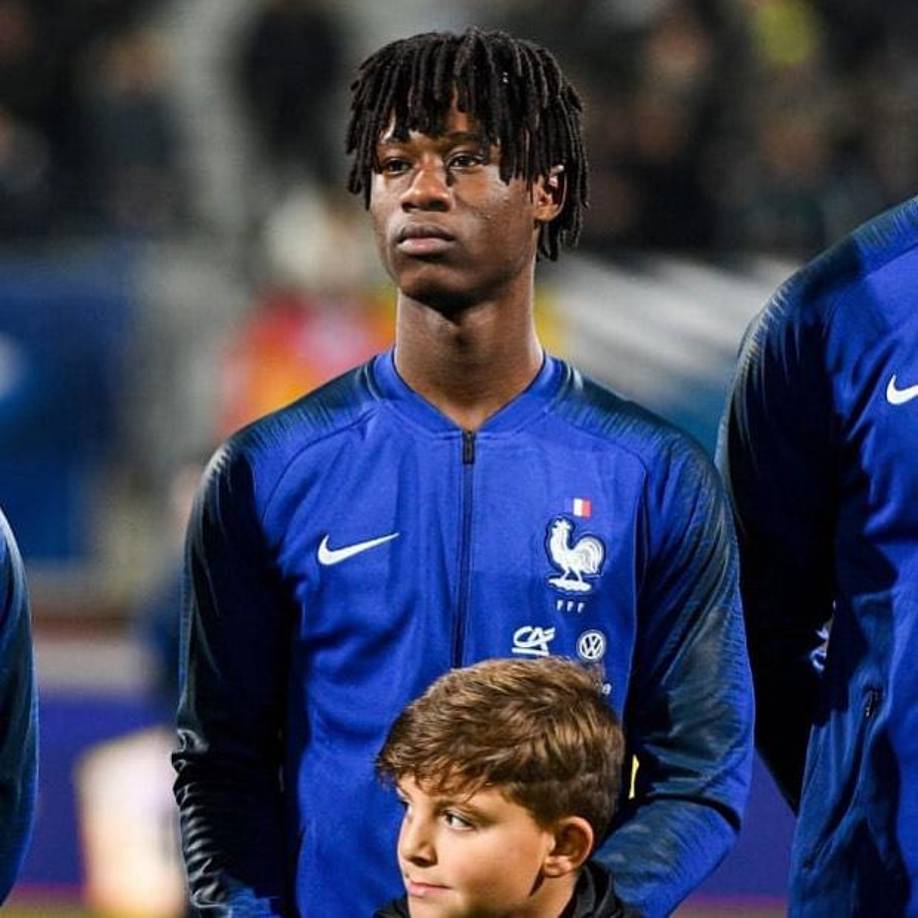 Camavinga llegó casi con 19 años al Santiago Bernabéu. Era muy delgado, sin mucha masa muscular y sufriendo el ritmo de los partidos en los primeros meses, pero ahora la historia es distinta.