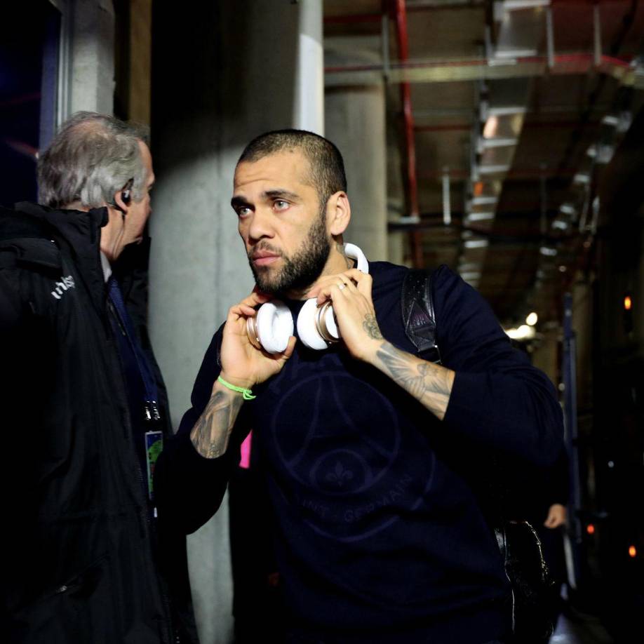 “Me fui de casa con apenas 15 años. He superado en mi vida situaciones muy difíciles y complicadas. Esta será una más que pasará. No me asusta nada”, habría confesado Alves desde la cárcel.