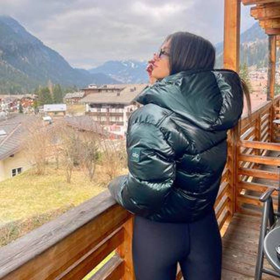 “Con una mano sostenía mi mano, y en la otra mano sostenía un misil. Empezamos a caminar y vi que estaban buscando en el suelo cosas como cigarrillos y bebidas. Así que les ayudé. No quería resistirme”